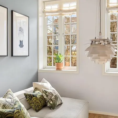 Modern & 2 Bedroom With Parking Leilighet